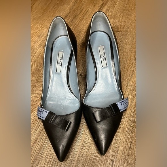 Prada Black Leather Logo Bow Kitten Heel Pumps Size 36 Blue Size 6 - Picture 2 of 9